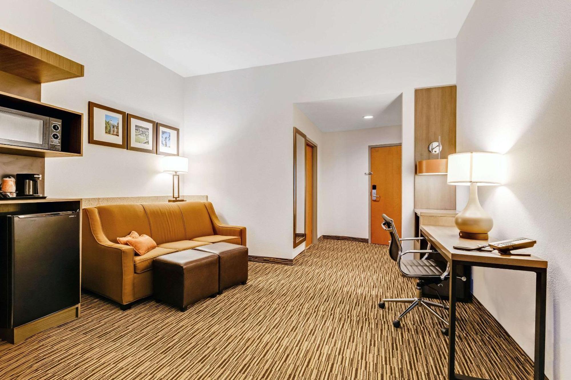 Comfort Suites Murfreesboro Exterior photo